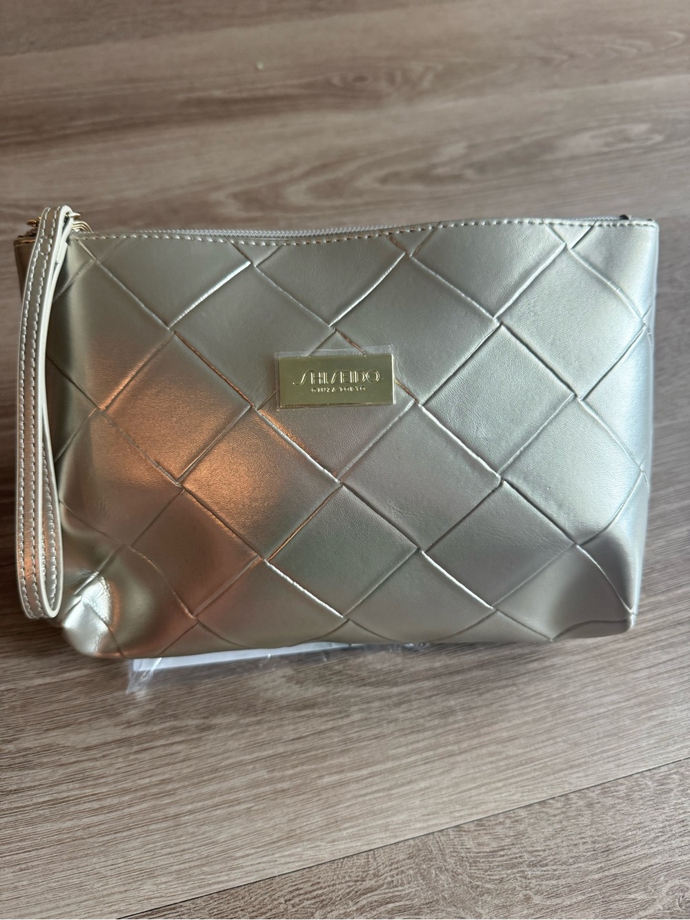 Shiseido Quilted Metallic Wristlet Pouch w/skincare set- Gold
